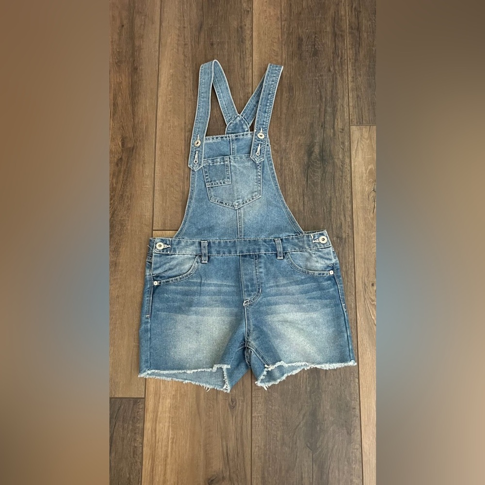 EUC Girls coverall shorts w/front & back pockets